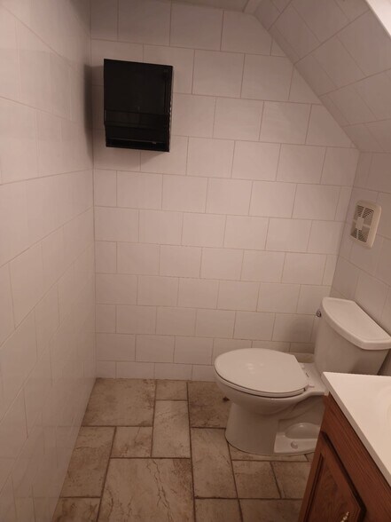 More Photos Of 2311 S Big Bend Blvd, Maplewood Office For Lease