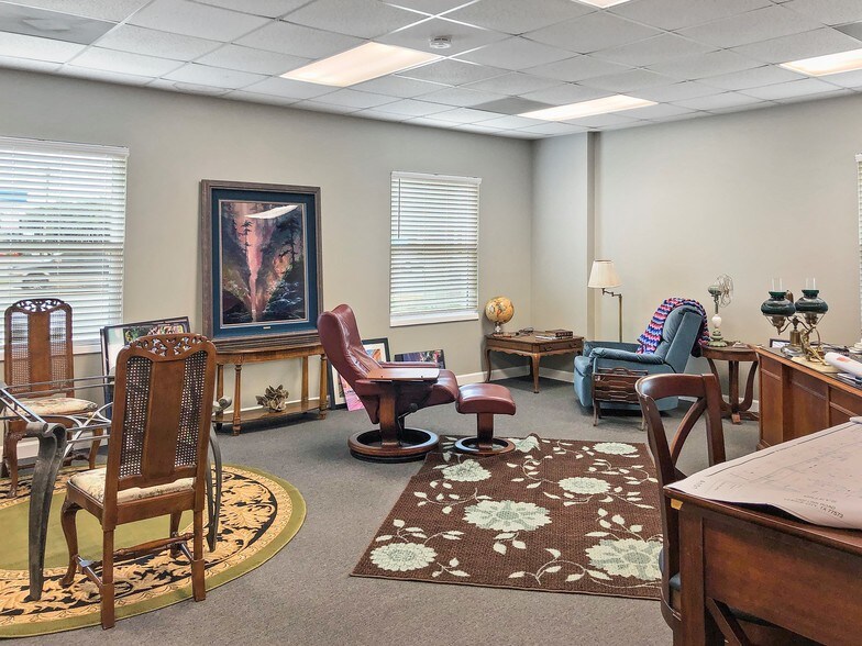 More Photos Of 102 E Walker St, League City Office For Lease