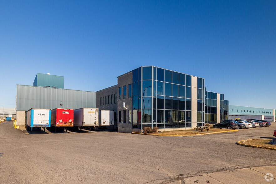 More Photos Of 2125 Av 23E, Montréal Distribution For Lease