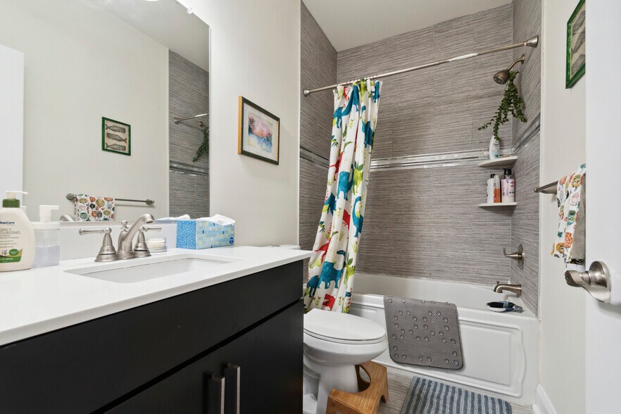 More Photos Of 1860 Frankford Ave, Philadelphia Storefront Retail Residential For Sale