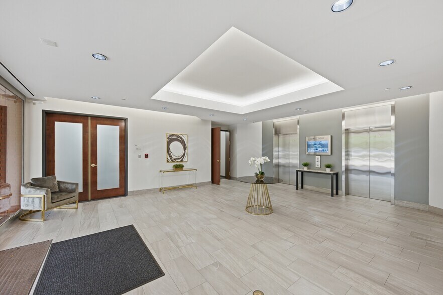 More Photos Of 377 Riverside Dr, Franklin Office For Lease