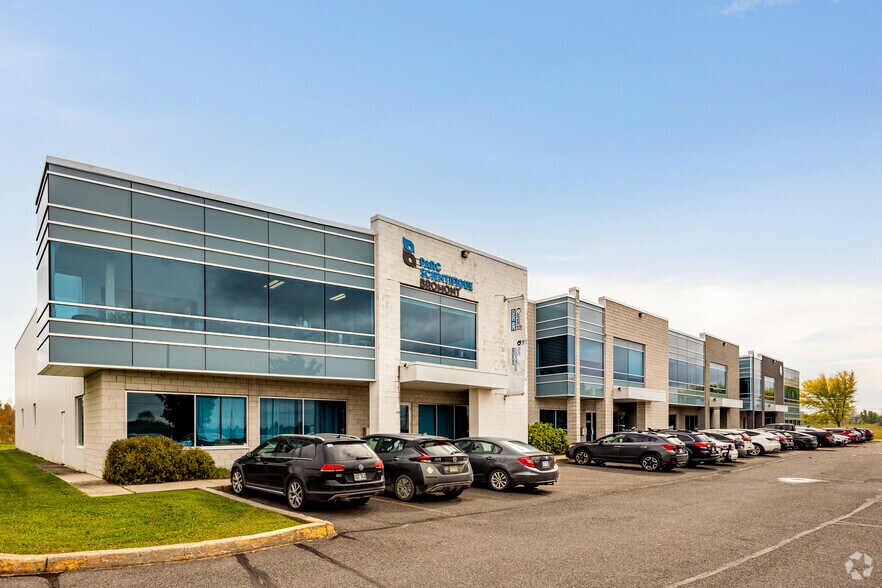 More Photos Of 1400-1460 Boul De L'innovation, Bromont Industrial For Lease