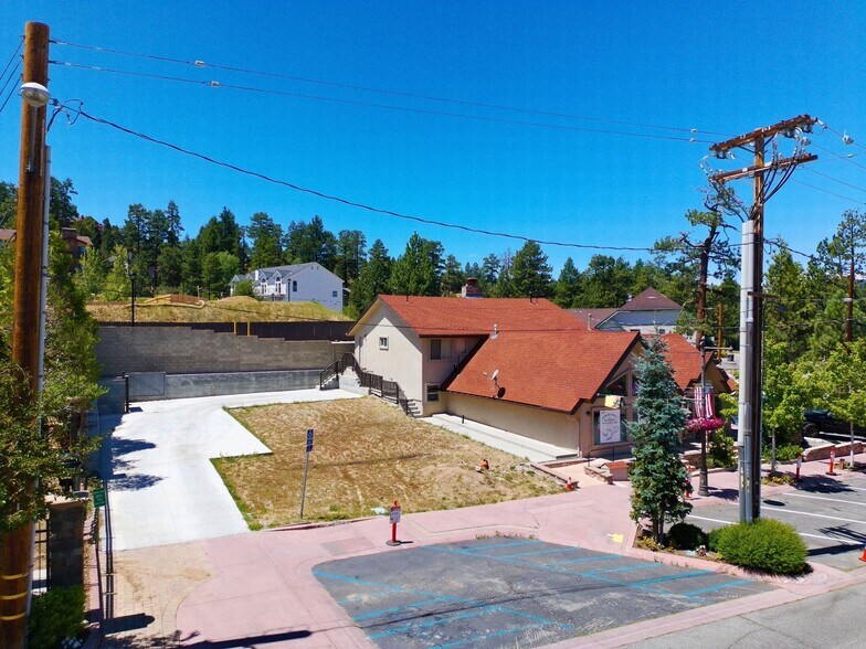 More Photos Of 40645 Village Dr, Big Bear Lake Storefront Retail Residential For Sale