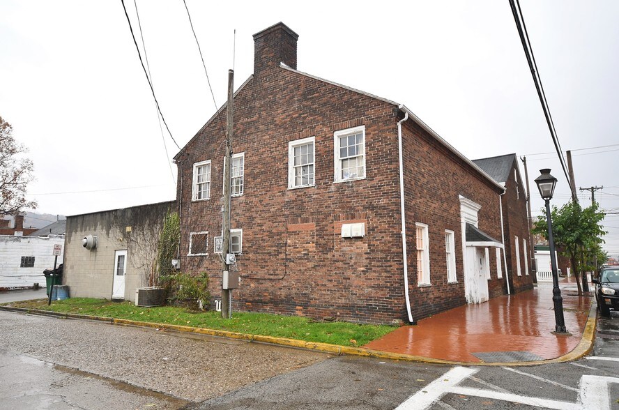 More Photos Of 303 14th St, Ambridge Freestanding For Lease