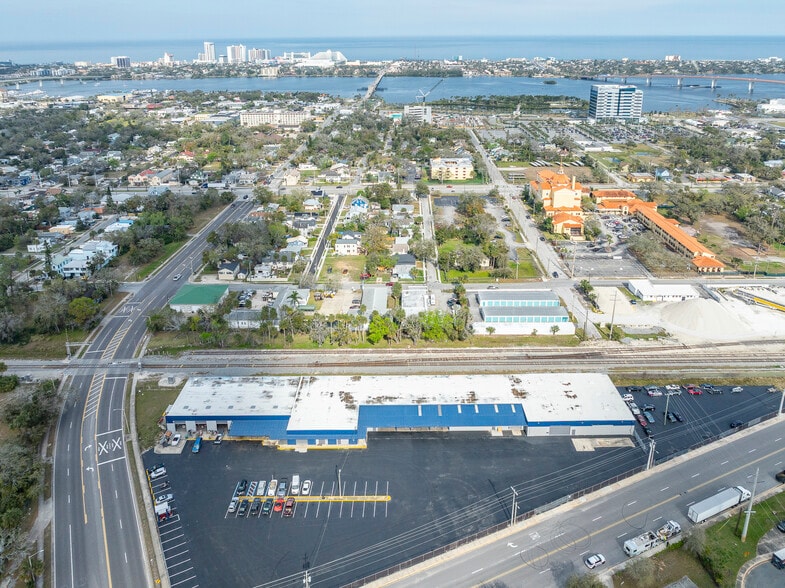 More Photos Of 405 N Charles St, Daytona Beach Warehouse For Sale