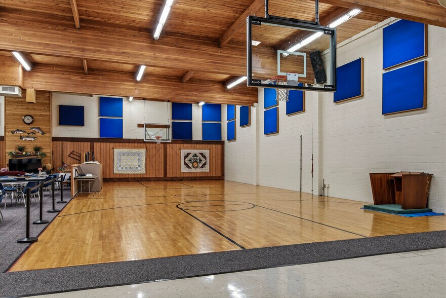 More Photos Of 10060 SW Walker Rd, Beaverton Religious Facility For Sale
