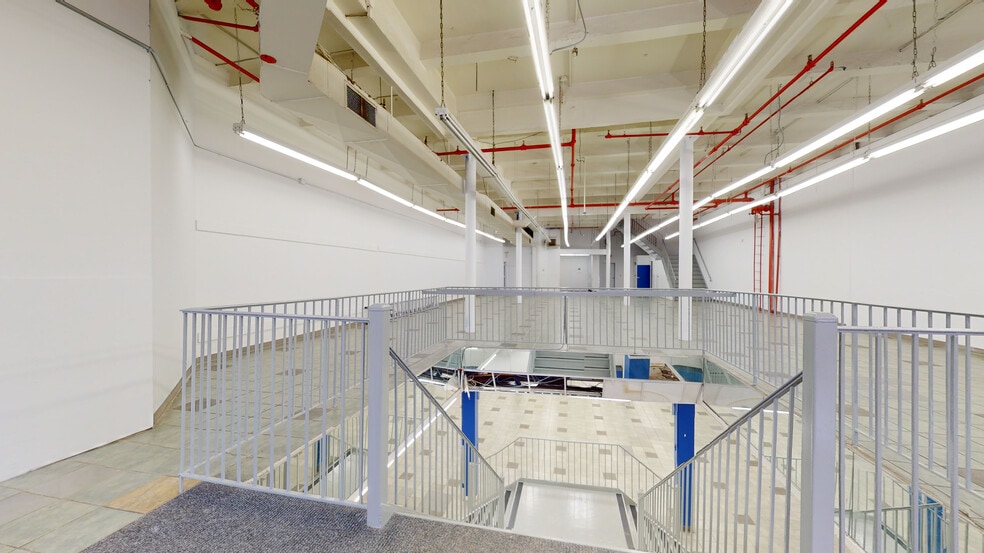 More Photos Of 512 W 181st St, New York Office For Sale