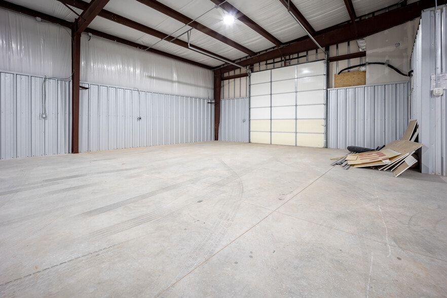 More Photos Of 6600 S I 35 Service Rd, Oklahoma City Flex For Lease