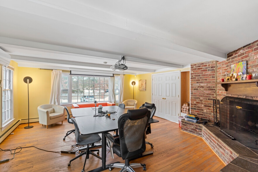 More Photos Of 4235 Chain Bridge Rd, Fairfax Office For Sale