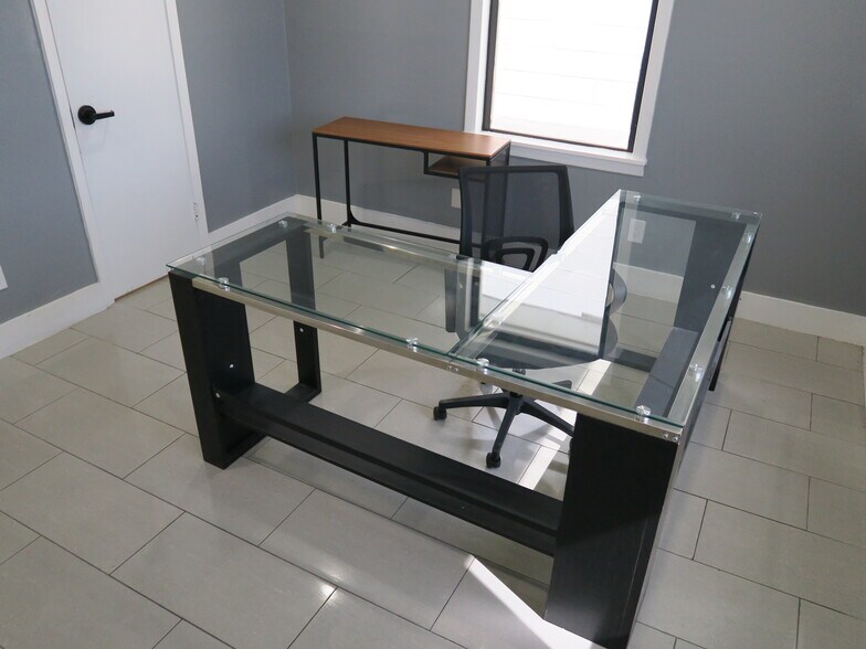 More Photos Of 5638 Star Ln, Houston Auto Dealership For Lease