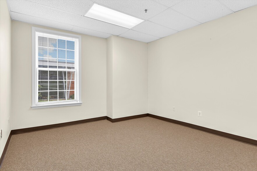 More Photos Of 601 7th St, Laurel Office For Sale