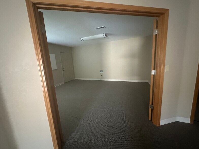 More Photos Of 259 SW 1st Ave, Canby Office For Lease