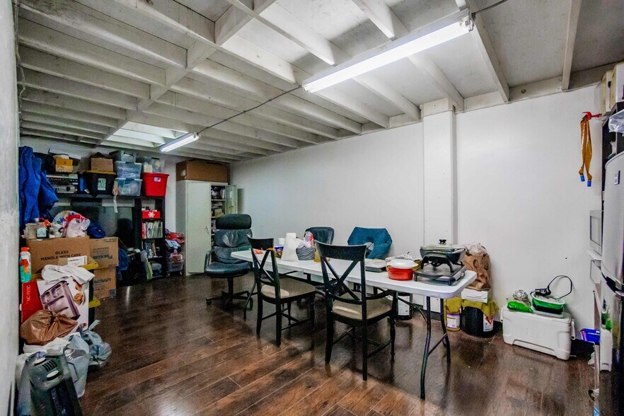 More Photos Of 110-118 E 16th St, Costa Mesa Industrial For Sale