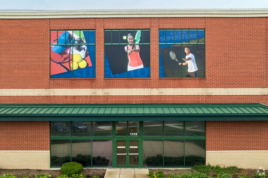 More Photos Of 1319-1321 E Golf Rd, Schaumburg Freestanding For Lease