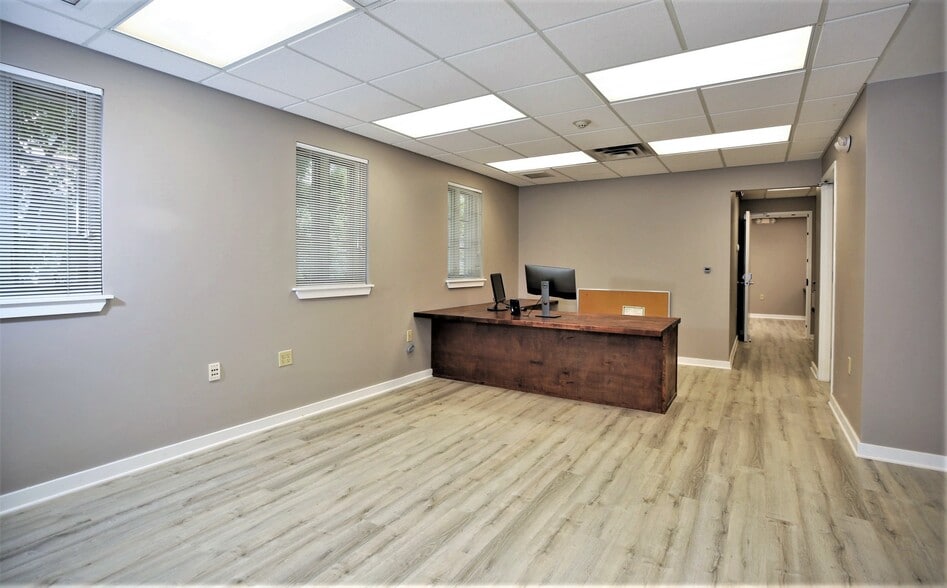 More Photos Of 60 Millstone Rd, Somerset Light Distribution For Lease