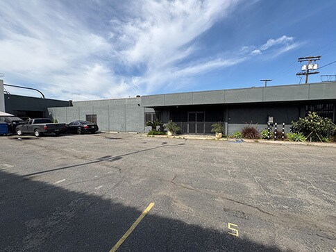More Photos Of 1615 McGarry St, Los Angeles Warehouse For Lease