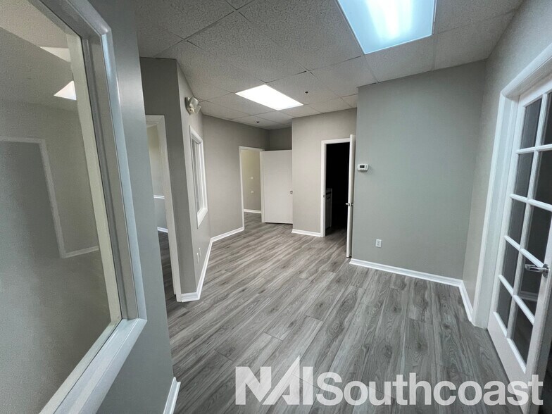 More Photos Of 7000 SE Federal Hwy, Stuart Office For Lease
