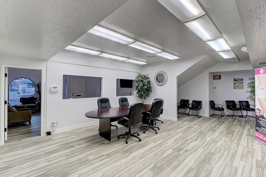 More Photos Of 5901 W Indian School Rd, Phoenix Medical For Sale