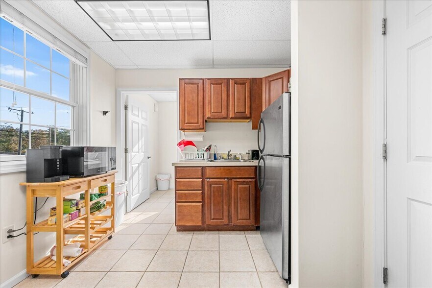 More Photos Of 620 Norwich New London Tpke, Uncasville Office For Lease