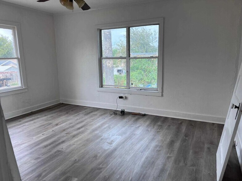 More Photos Of , Del Rio Unknown For Sale