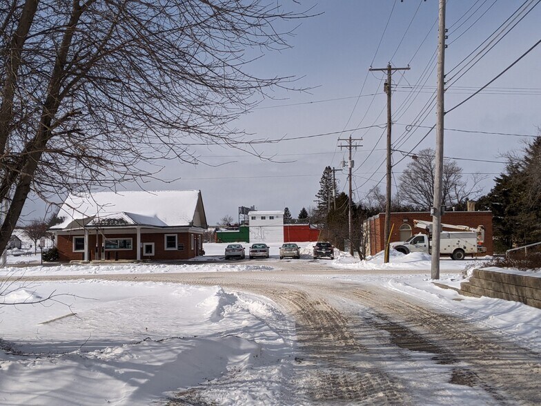 More Photos Of 205 E Central Ave, Mackinaw City Storefront For Lease