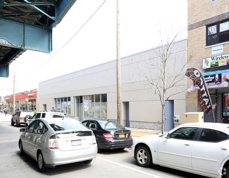 More Photos Of 2552-2556 White Plains Rd, Bronx Storefront For Sale