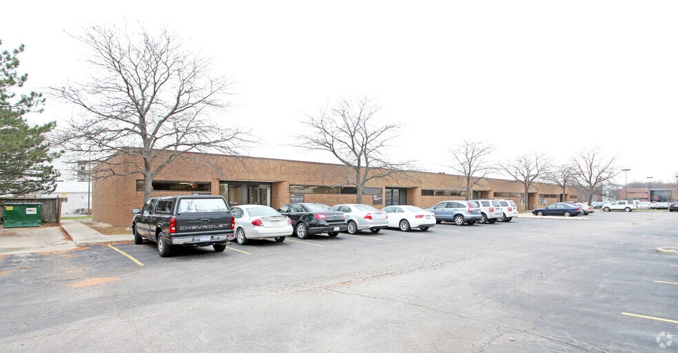 Primary Photo Of 43301-43391 Commons Dr, Clinton Township Medical For Lease
