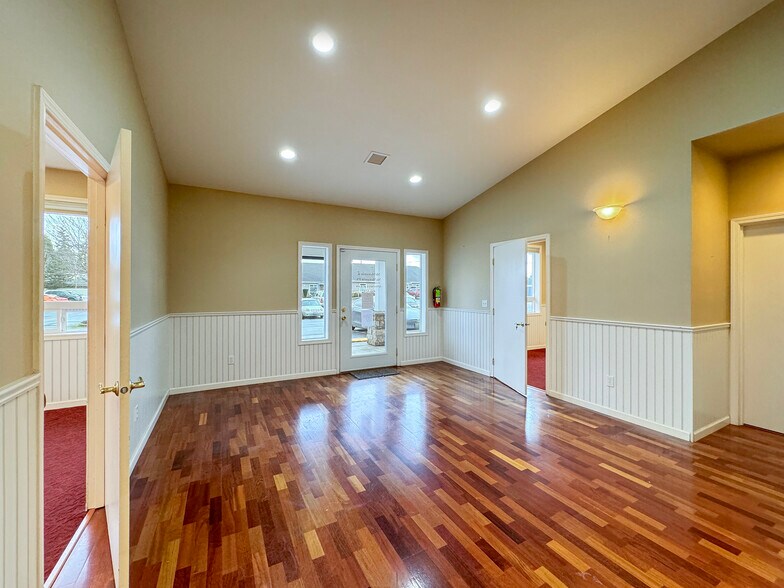 More Photos Of 542-544 N 5th Ave, Sequim Medical For Sale