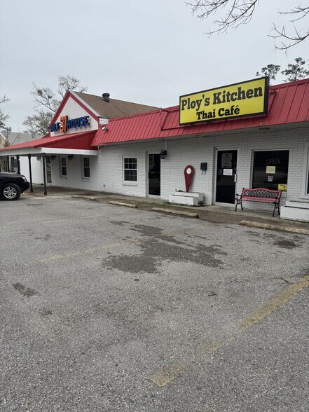 More Photos Of 2890 E Causeway Approch, Mandeville Restaurant For Sale