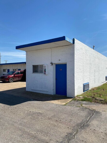 More Photos Of 3000 N Broadway St, Poteau Hotel For Sale