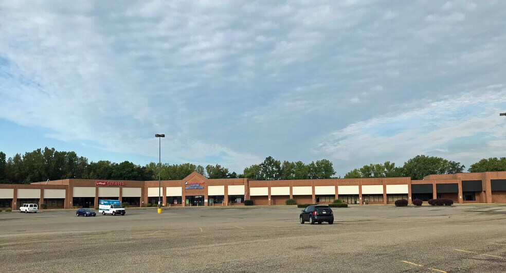 More Photos Of 2-144 Consumer Center Dr, Chillicothe Unknown For Lease