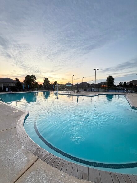 More Photos Of 422 Falls Pt SW, Madison Flex For Sale
