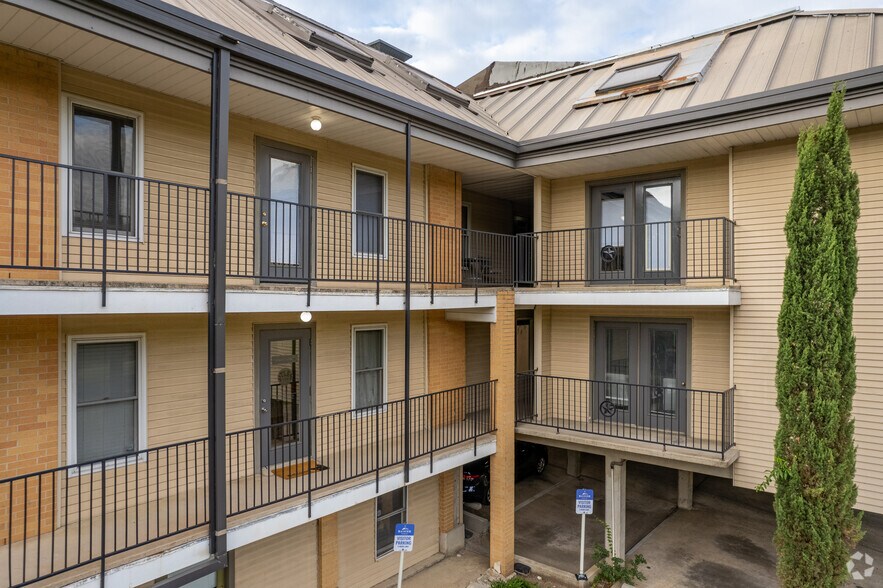 More Photos Of 2520 Longview St, Austin Office For Lease