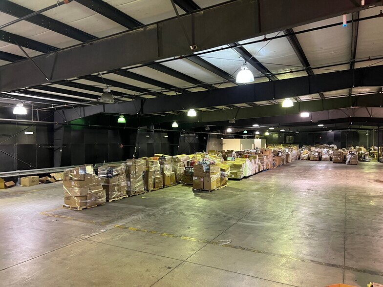 More Photos Of 9501 Airport Dr, Fort Wayne Manufacturing For Lease