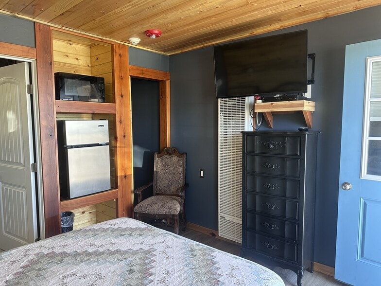 More Photos Of 430 S C St, Virginia City Hotel For Sale