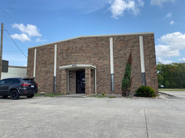 More Photos Of 4950 Washington Blvd, Beaumont Light Manufacturing For Sale