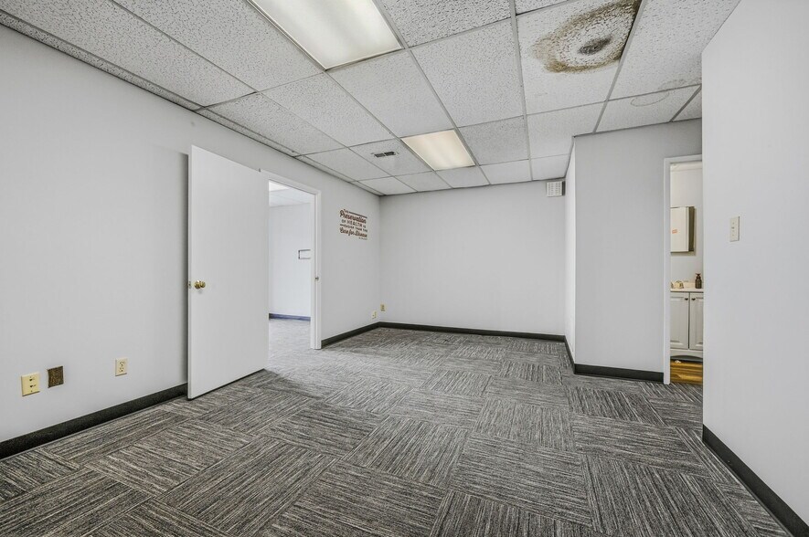 More Photos Of 516-534 Greenhill Ave, Wilmington Storefront Retail Office For Lease