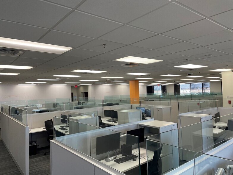 More Photos Of 880 W Commerce Rd, New Orleans Office For Lease