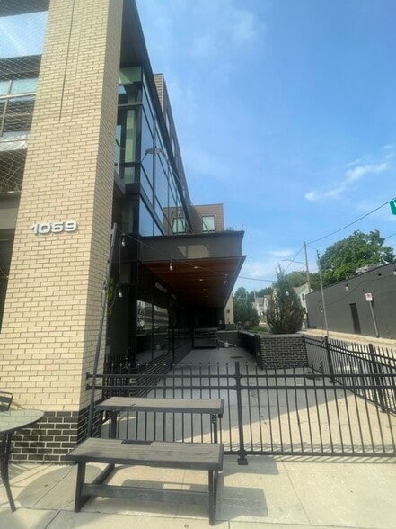 More Photos Of 1059 Wealthy St SE, Grand Rapids Apartments For Lease