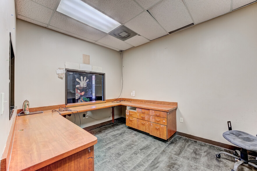 More Photos Of 324 Fm-1960 Rd, Houston General Retail For Sale