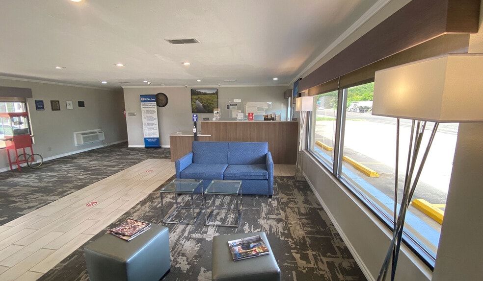 More Photos Of 1601 W Palestine Ave, Palestine Hotel For Sale
