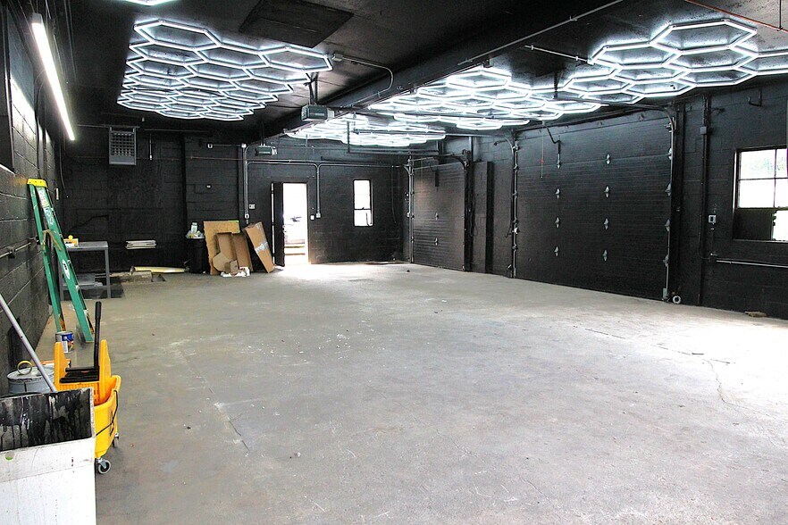 More Photos Of 356 Old Maple Ave, North Haven Office For Lease