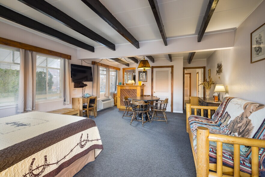 More Photos Of 166 S 400 E, Moab Hotel For Sale