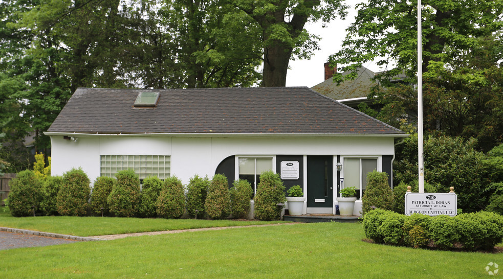 Primary Photo Of 740 Glen Cove Ave, Glen Head Office For Sale