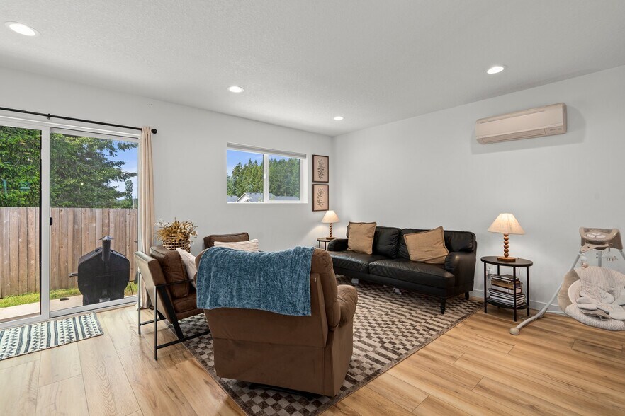 More Photos Of 1013 Peach Rd, Winlock Apartments For Sale