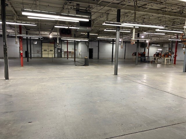 More Photos Of 955 E Diamond Ave, Evansville Manufacturing For Lease