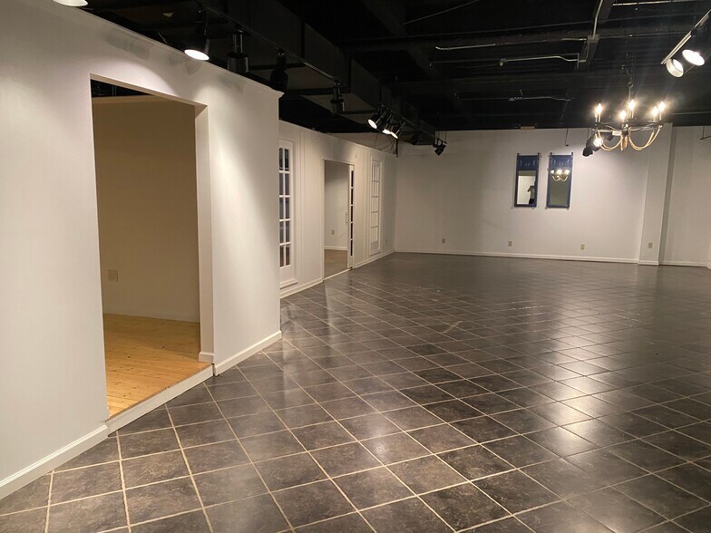 More Photos Of 156 S Main St, High Point General Retail For Lease