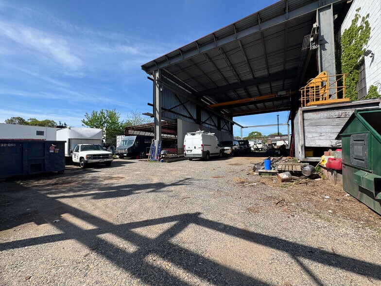 More Photos Of 115-117 S 13th St, Lindenhurst Warehouse For Sale