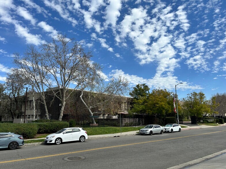More Photos Of , Woodland Hills Office For Sale