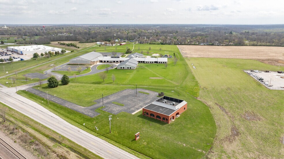 More Photos Of 18400 Shipman Rd, Carlinville Schools For Sale